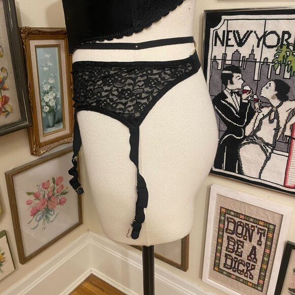Vintage Black Lace Garter Belt With Bow Accent Size S - Picture 2 of 4